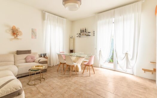 Macherio: splendido trilocale indipendente 