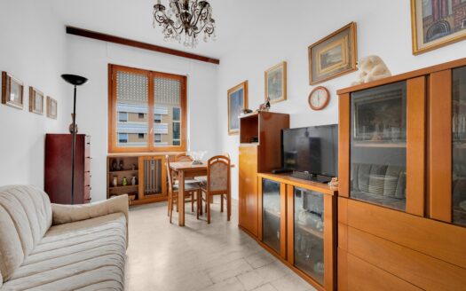 Corsico: bilocale piano alto