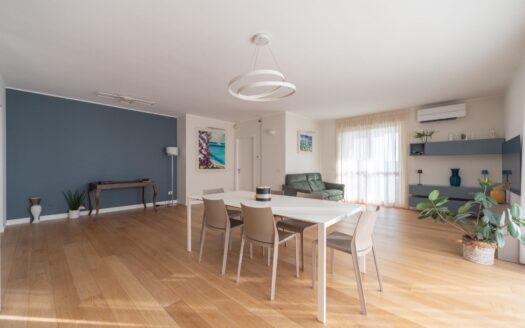 Opera: quadrilocale con terrazzo