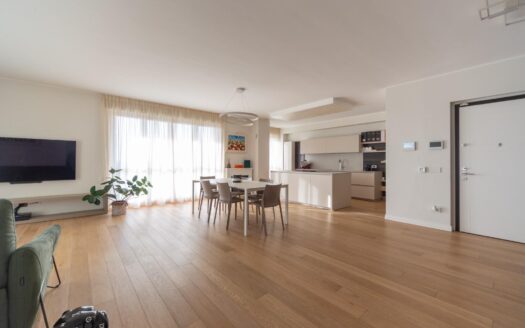 Opera: quadrilocale con terrazzo