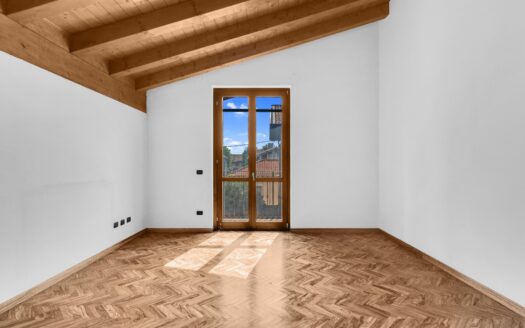 Rescaldina: villa con giardino e box