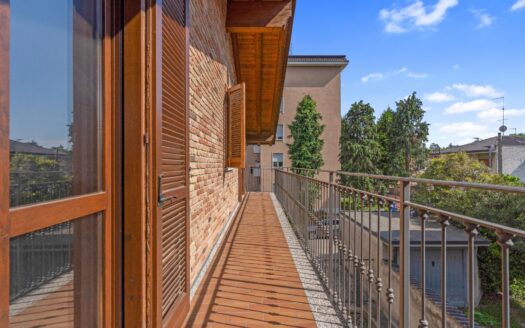 Rescaldina: villa con giardino e box