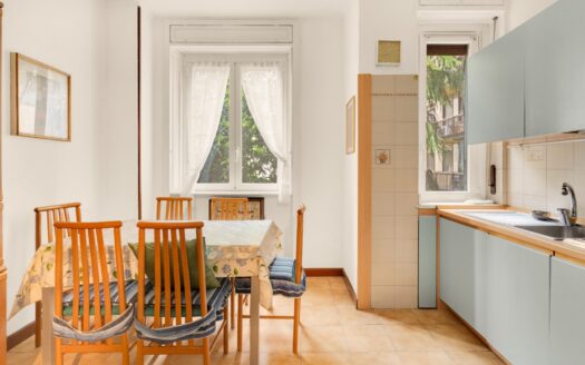 Giambellino: bilocale con balcone