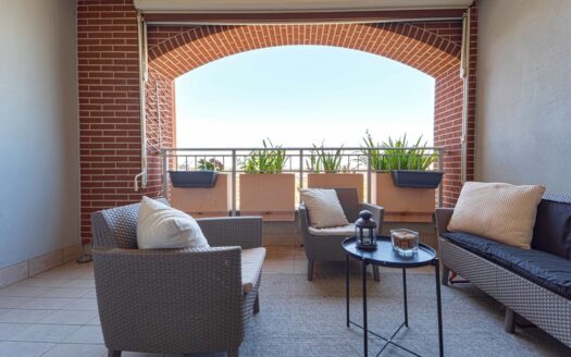 Segrate: trilocale con terrazzo e box