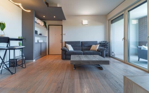 Segrate: trilocale con terrazzo e box