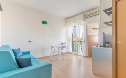 Lambrate: monolocale con balcone