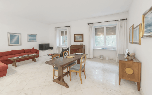 Porta Romana: nuda proprietà – luminoso trilocale