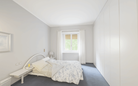 Porta Romana: nuda proprietà – luminoso trilocale