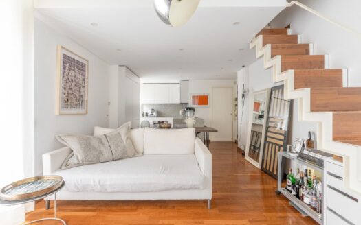 San Babila: bilocale di charme con soppalco vivibile