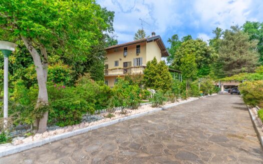 Veruno: esclusiva villa immersa nel verde
