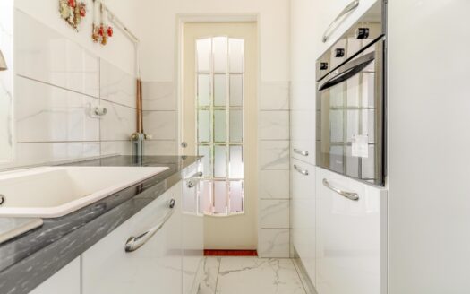 Gambolo’: luminoso trilocale