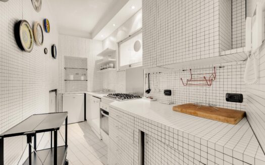 Cairoli: ampio bilocale con possibilità di seconda camera