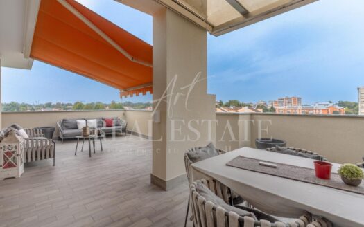 Paderno Dugnano: elegante attico con terrazzo e box