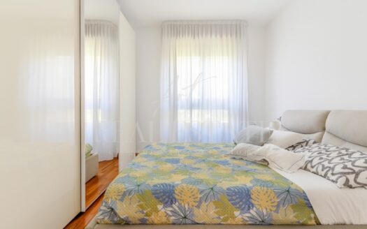 Famagosta: luminoso trilocale con terrazzo