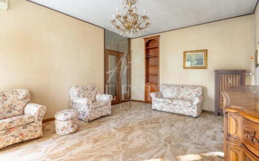 Inganni: trilocale al piano alto con box