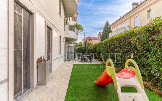 Cesano Maderno: splendido trilocale con giardino di 100 mq e box