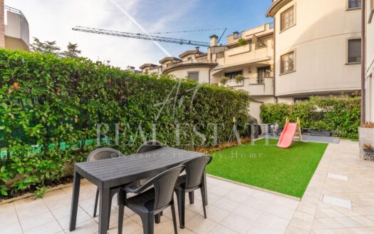 Cesano Maderno: splendido trilocale con giardino di 100 mq e box