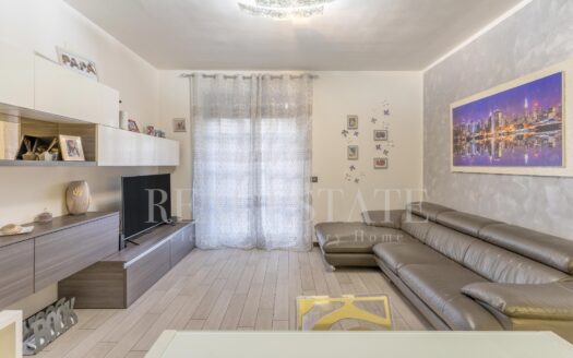 Cesano Maderno: splendido trilocale con giardino di 100 mq e box