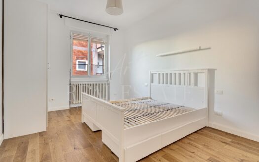 Bruzzano: trilocale ristrutturato al piano alto