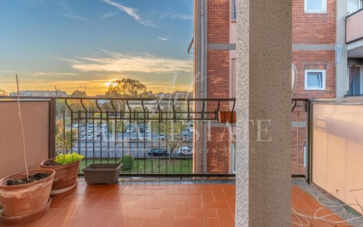 Bruzzano: trilocale ristrutturato al piano alto