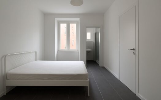 Ghisolfa: trilocale ristrutturato con balcone