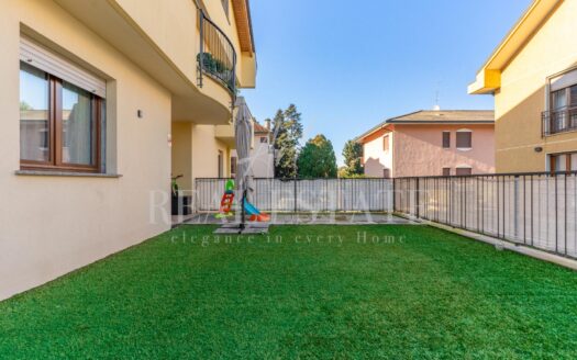 Cusago: trilocale con terrazzo e giardino
