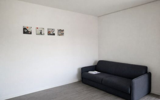 Loreto: monolocale con balcone