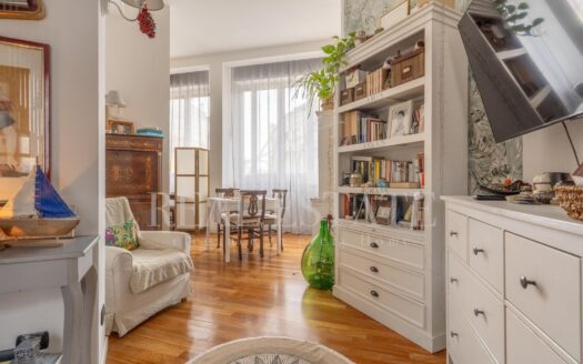 Gorla: ampio bilocale disposto su due livelli