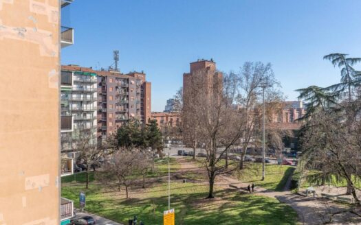 Giambellino: monolocale piano alto