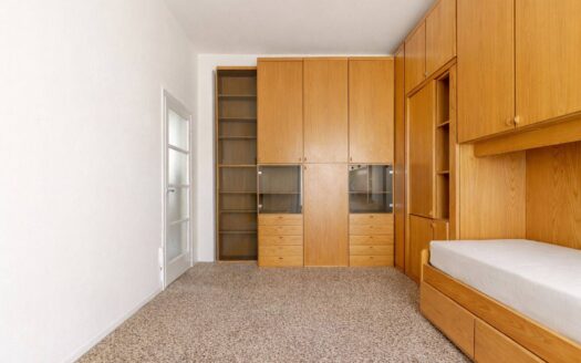 Giambellino: monolocale piano alto